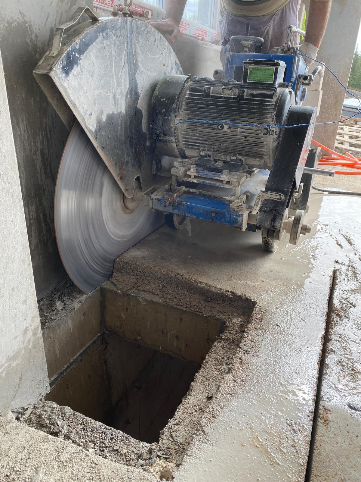 Boşluk Açmak için Beton Kesme İşlemi